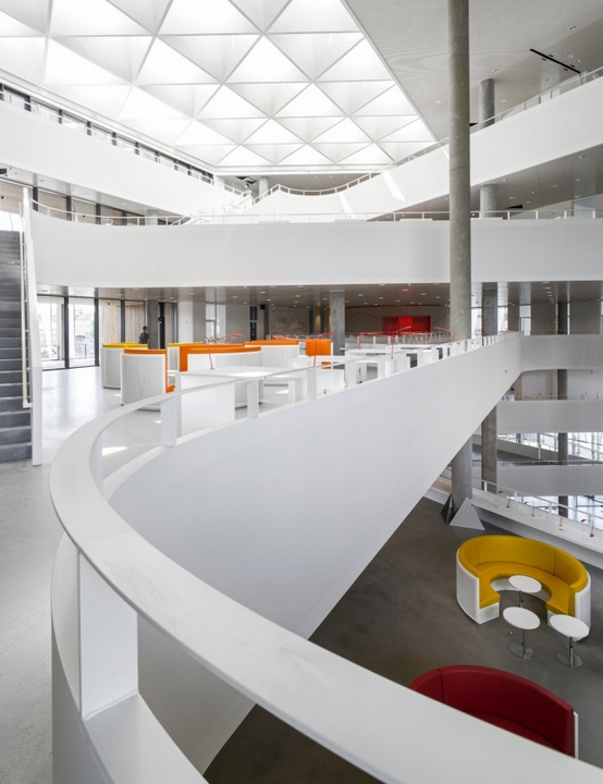 三角形的新地标 南丹麦大学科灵校区大楼