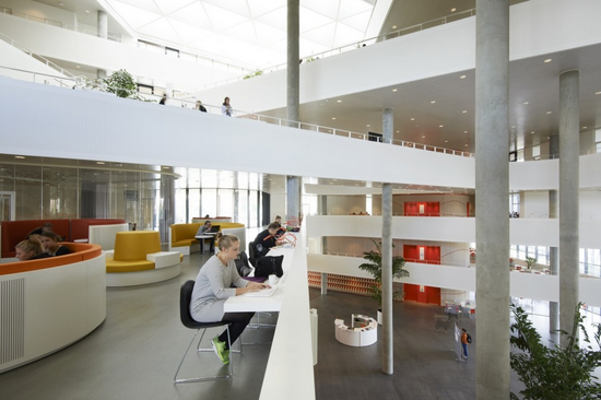 三角形的新地标 南丹麦大学科灵校区大楼