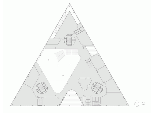 三角形的新地标 南丹麦大学科灵校区大楼