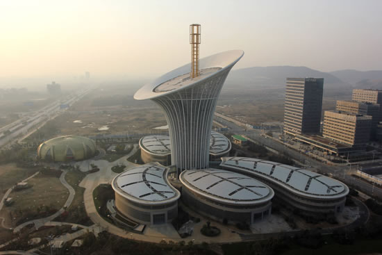 武汉酷似“马蹄莲”地标性建筑 被誉全球绿色建筑典范