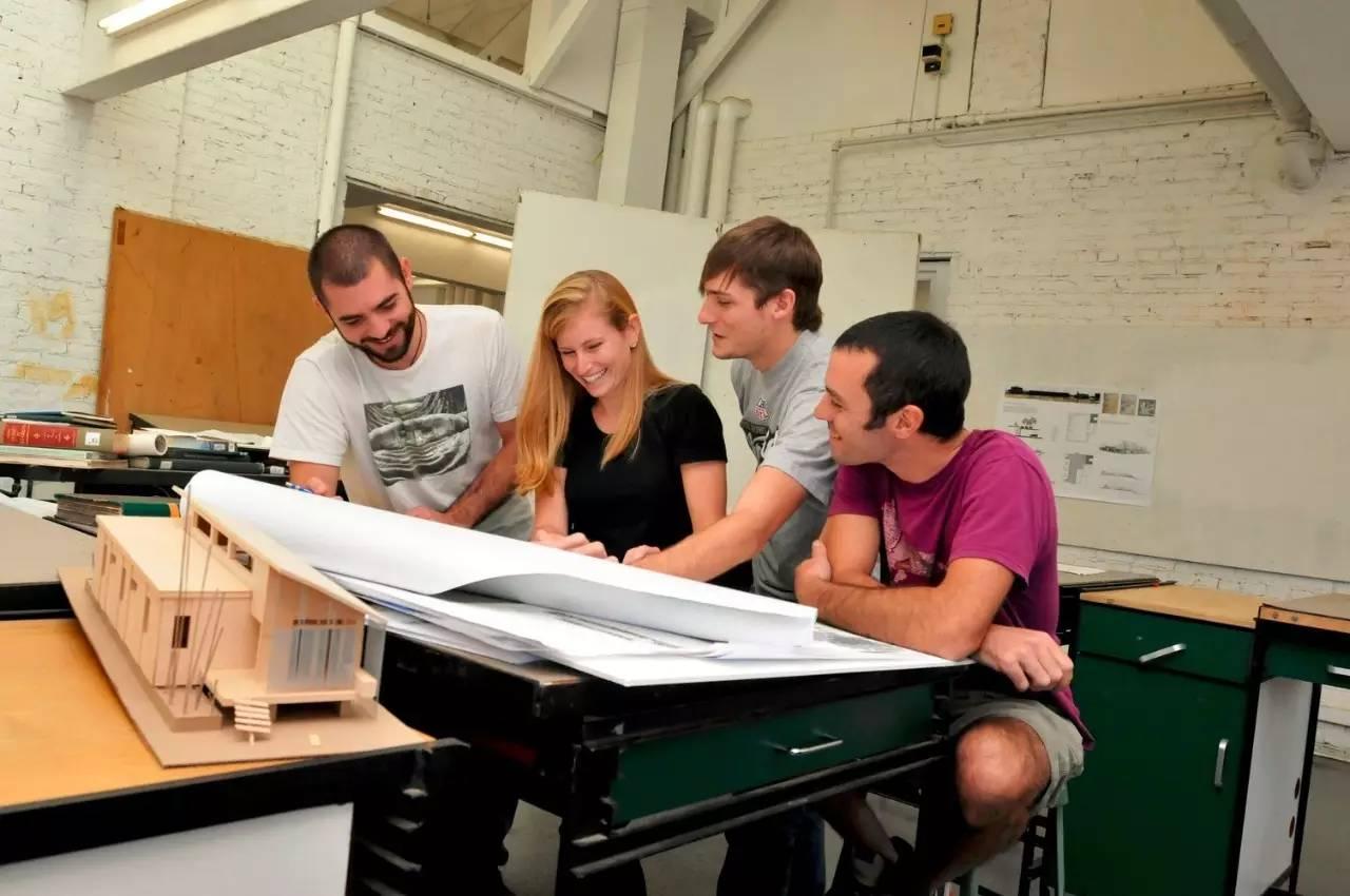 如何成功做一名年轻的建筑学教授 如何成功做一名年轻的建筑学教授