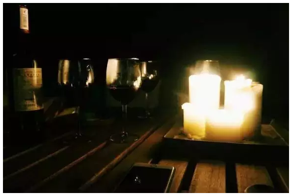 装配式|四个老男孩租下2500亩山谷 用集装箱搭出桃花源地 