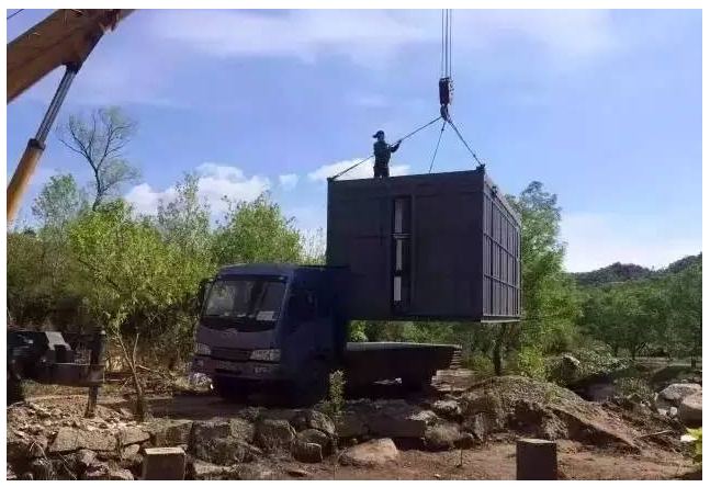 装配式|四个老男孩租下2500亩山谷 用集装箱搭出桃花源地 
