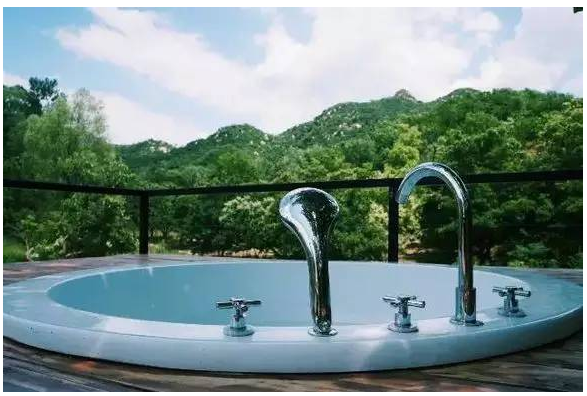 装配式|四个老男孩租下2500亩山谷 用集装箱搭出桃花源地 