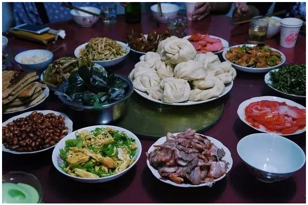 装配式|四个老男孩租下2500亩山谷 用集装箱搭出桃花源地 