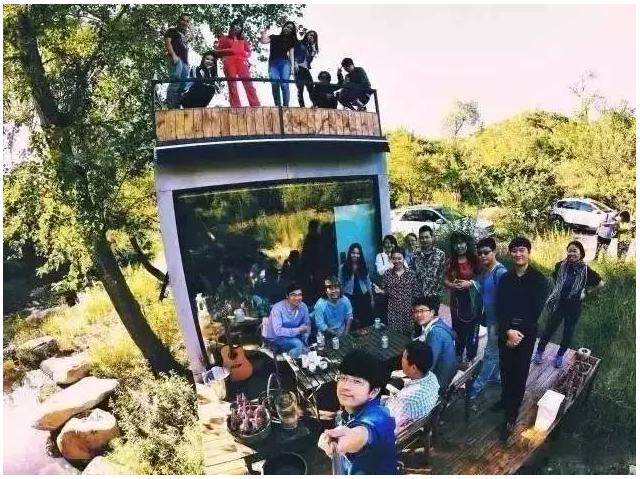 装配式|四个老男孩租下2500亩山谷 用集装箱搭出桃花源地 