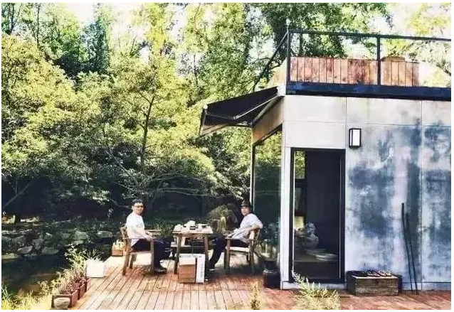 装配式|四个老男孩租下2500亩山谷 用集装箱搭出桃花源地 
