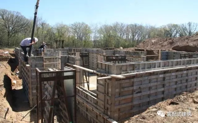 装配式|美国农村盖木屋，保温抗震一级棒，这技术能在国内拿多少工资？