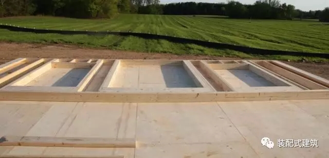 装配式|美国农村盖木屋，保温抗震一级棒，这技术能在国内拿多少工资？