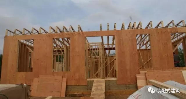 装配式|美国农村盖木屋，保温抗震一级棒，这技术能在国内拿多少工资？
