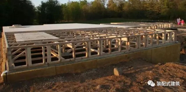 装配式|美国农村盖木屋，保温抗震一级棒，这技术能在国内拿多少工资？