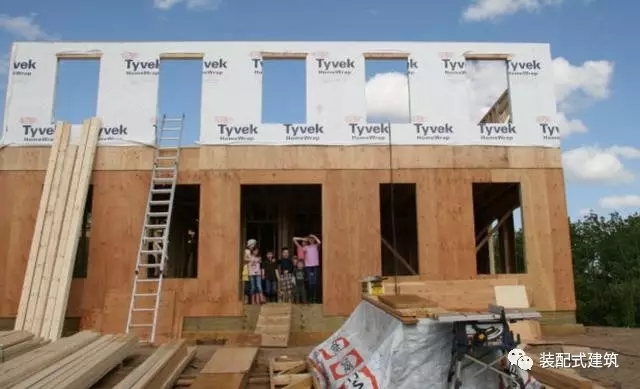装配式|美国农村盖木屋，保温抗震一级棒，这技术能在国内拿多少工资？