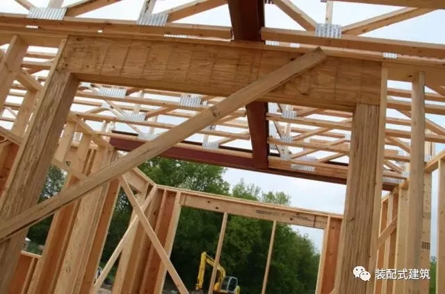 装配式|美国农村盖木屋，保温抗震一级棒，这技术能在国内拿多少工资？