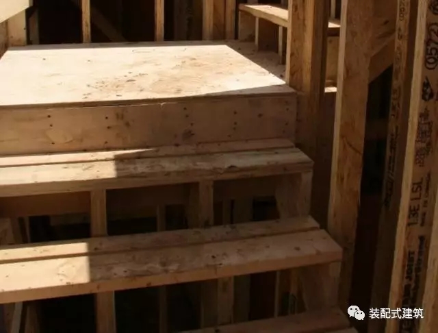 装配式|美国农村盖木屋，保温抗震一级棒，这技术能在国内拿多少工资？