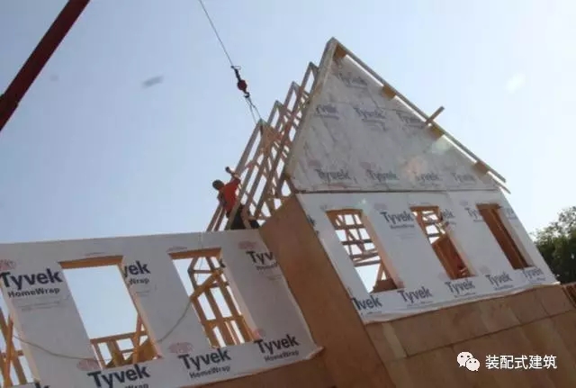 装配式|美国农村盖木屋，保温抗震一级棒，这技术能在国内拿多少工资？