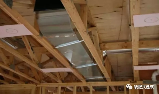 装配式|美国农村盖木屋，保温抗震一级棒，这技术能在国内拿多少工资？