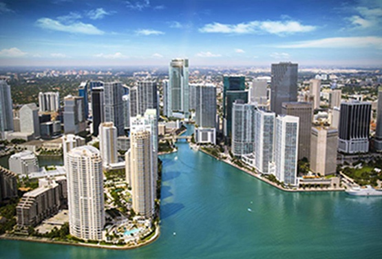 BIM|拉菲尔·维诺利在迈阿密设计楔形桥接住宅楼