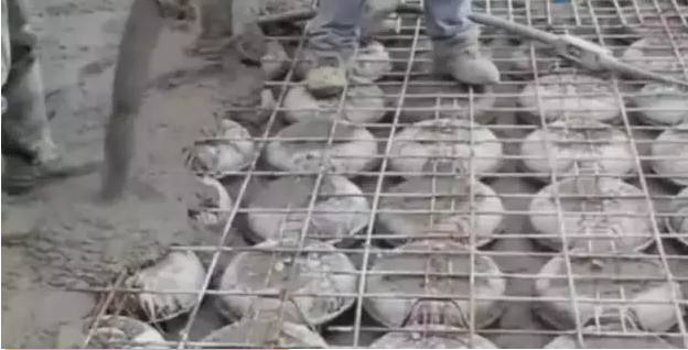 装配式| 第一次见！德国人浇筑楼板混凝土时把塑料球放里面，难道是偷工减料？