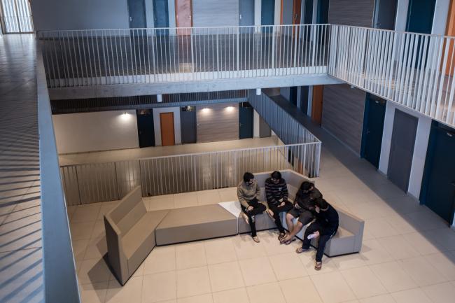 BIM建筑|火红色衬着年夜地，喧哗和安静并存：塔帕年夜学学生宿舍一期工程