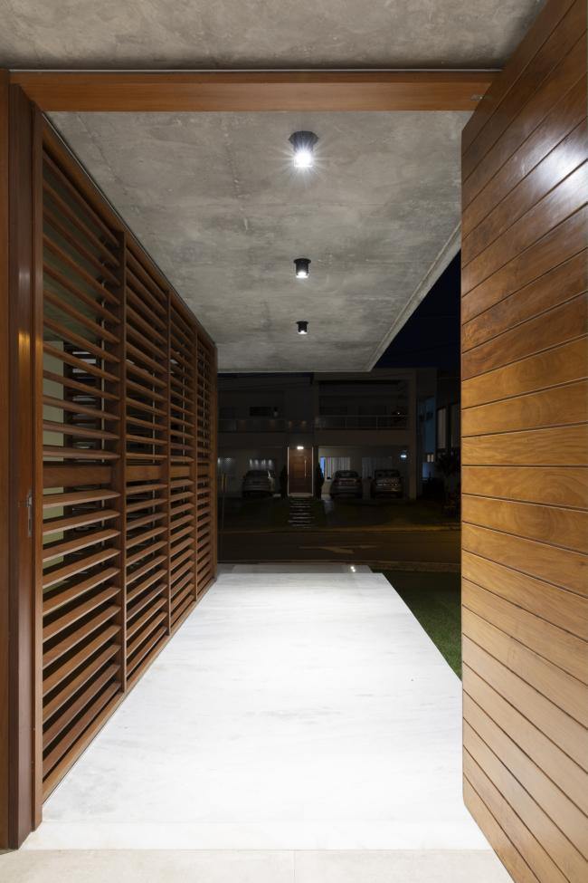 BIM建筑|沉寂优雅的巴西室第/Martins Lucena Arquitetos