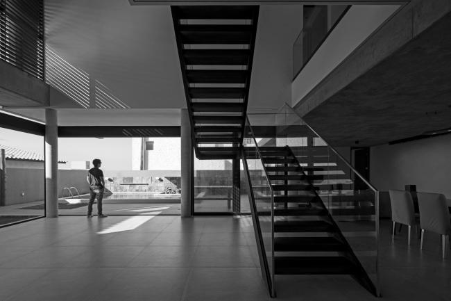 BIM建筑|沉寂优雅的巴西室第/Martins Lucena Arquitetos