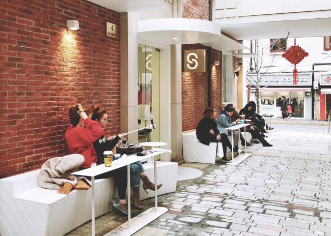 BIM建筑|旋曲空间谱写出活动的音乐——上海鹰集咖啡丰富里店 / 不迫建筑工作室