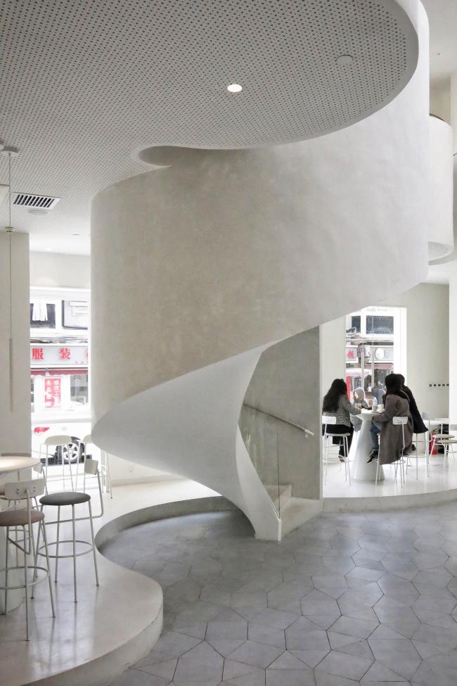BIM建筑|旋曲空间谱写出活动的音乐——上海鹰集咖啡丰富里店 / 不迫建筑工作室