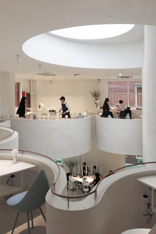 BIM建筑|旋曲空间谱写出活动的音乐——上海鹰集咖啡丰富里店 / 不迫建筑工作室