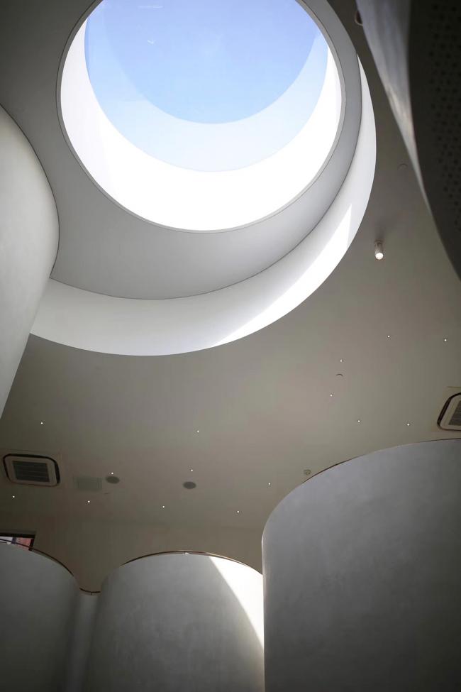 BIM建筑|旋曲空间谱写出活动的音乐——上海鹰集咖啡丰富里店 / 不迫建筑工作室