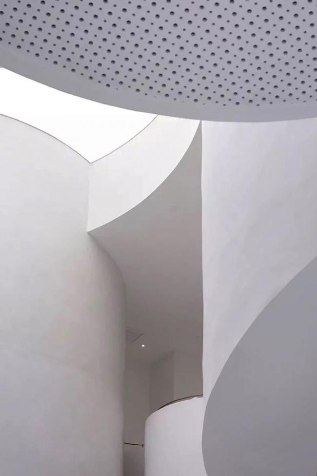 BIM建筑|旋曲空间谱写出活动的音乐——上海鹰集咖啡丰富里店 / 不迫建筑工作室