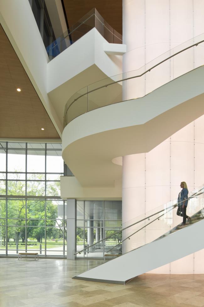 BIM建筑|停泊于密歇根胡畔的白色邮轮：西北年夜学瑞安-沃尔特体育中间 / 美国帕金斯威尔建筑事务所