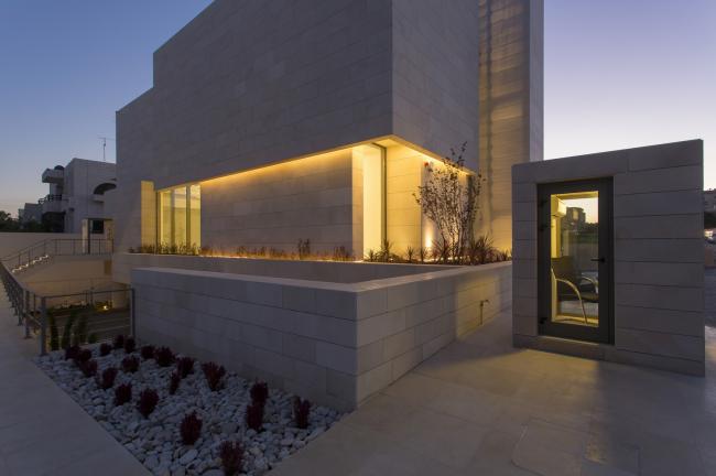 BIM建筑|轻透的混凝土玻璃盒：约旦首都银行