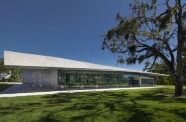 BIM建筑|仿佛在炎阳中慢慢熔化：迈阿密年夜学建筑学院-BIM建筑网