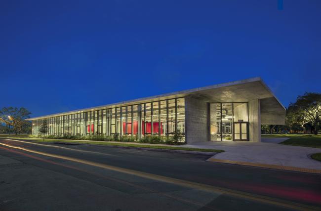 BIM建筑|仿佛在炎阳中慢慢熔化：迈阿密年夜学建筑学院