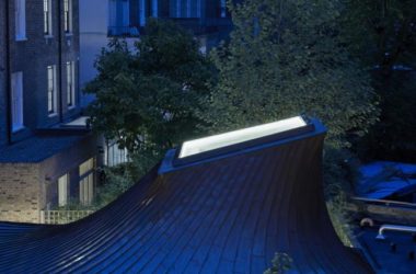 BIM建筑|弧曲屋顶瞻仰天空，栖身空间深埋年夜地——伦敦隐秘的花圃室第-BIM建筑网