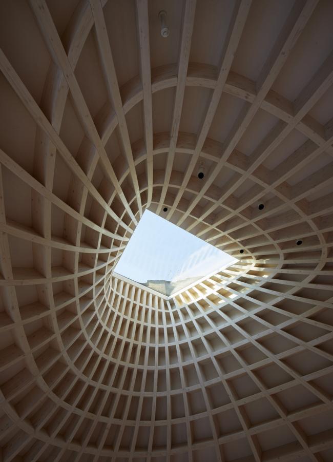 BIM建筑|弧曲屋顶瞻仰天空，栖身空间深埋年夜地——伦敦隐秘的花圃室第