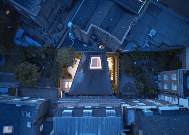 BIM建筑|弧曲屋顶瞻仰天空，栖身空间深埋年夜地——伦敦隐秘的花圃室第