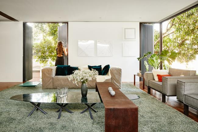 BIM建筑|清透现代的玻璃盒子/巴西盒子室第