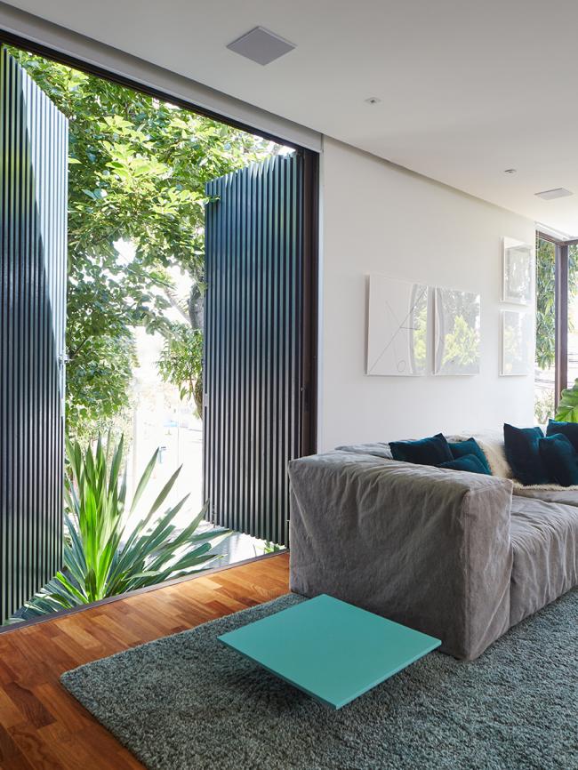 BIM建筑|清透现代的玻璃盒子/巴西盒子室第