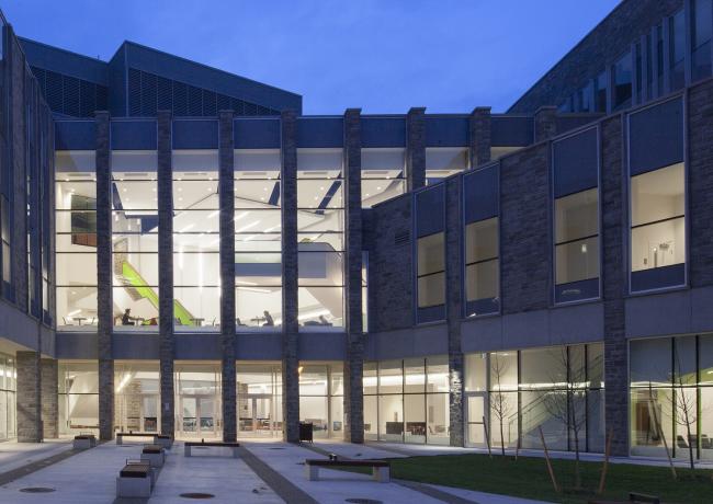 BIM建筑|跨界交换空间——西安粗略年夜学护理学院与信息媒体研讨院讲授楼