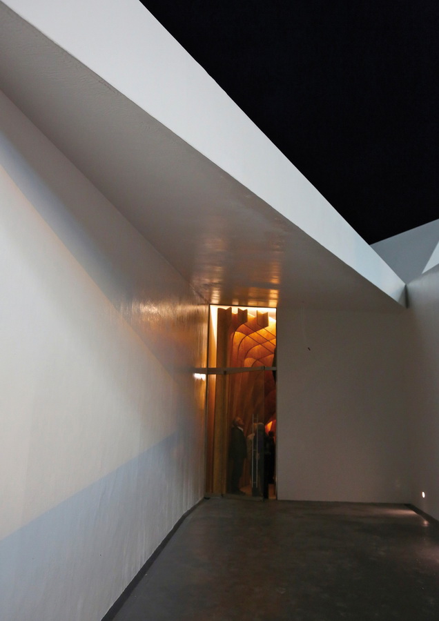 BIM建筑|几何象形般的三围体块：西格兰白色村落教堂/schneider+schumacher