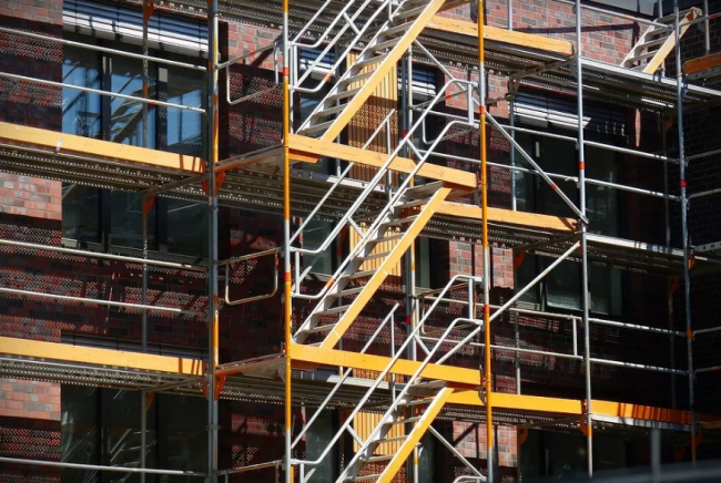 装配式|设备、钢结构复杂环境巧安装三例