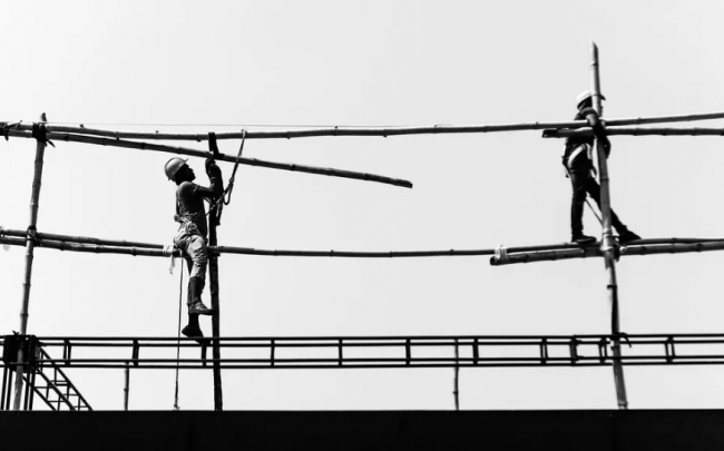 装配式|设备、钢结构复杂环境巧安装三例