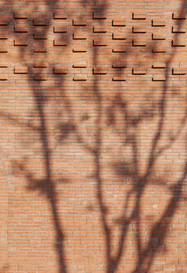 BIM建筑|湿地中的红砖塔 / 空格建筑