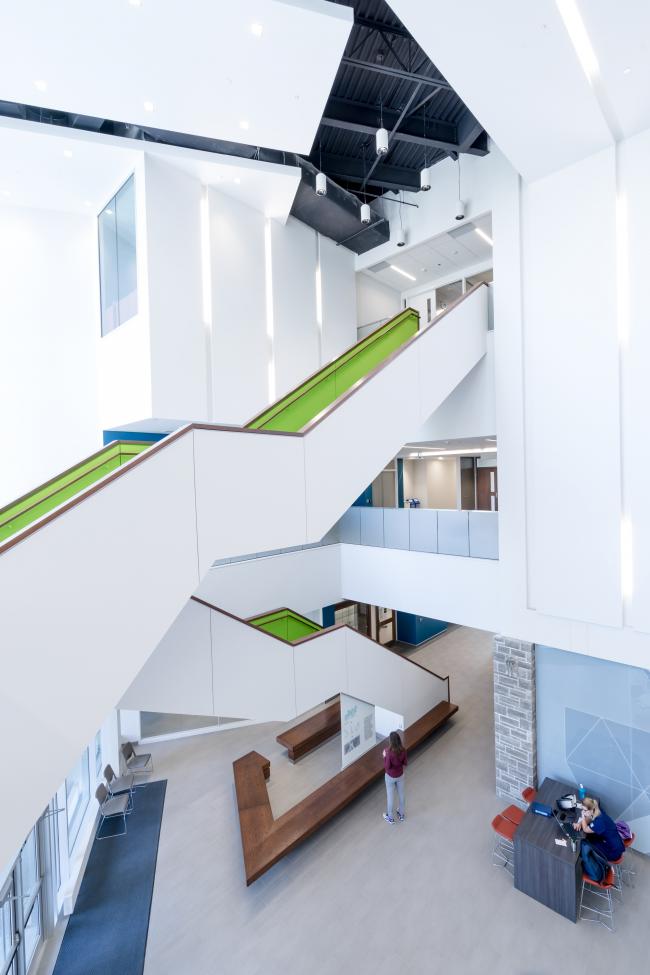 BIM建筑|跨界交换空间——西安粗略年夜学护理学院与信息媒体研讨院讲授楼