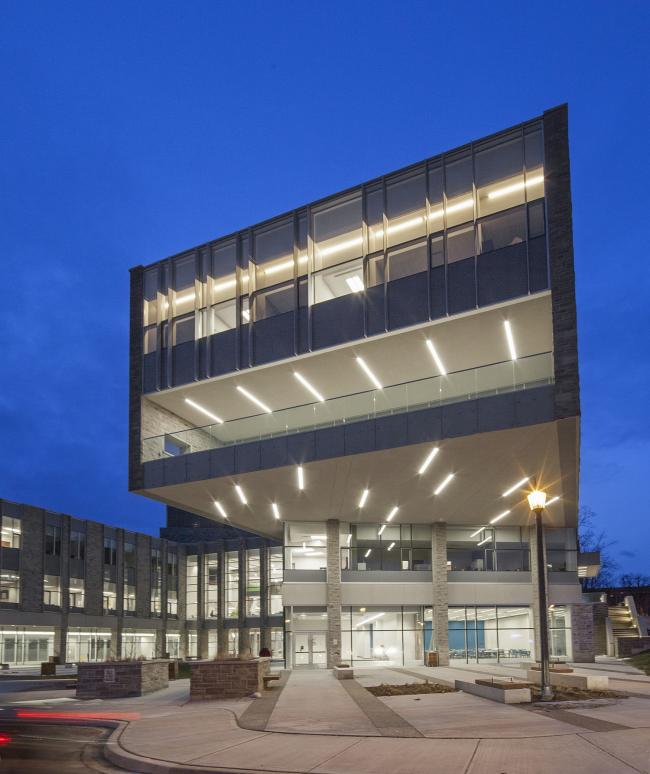 BIM建筑|跨界交换空间——西安粗略年夜学护理学院与信息媒体研讨院讲授楼