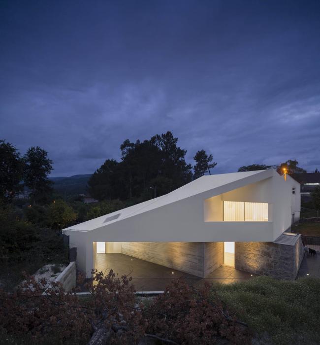 BIM建筑|现代雕塑立体切割的艺术品：葡萄牙三角室第