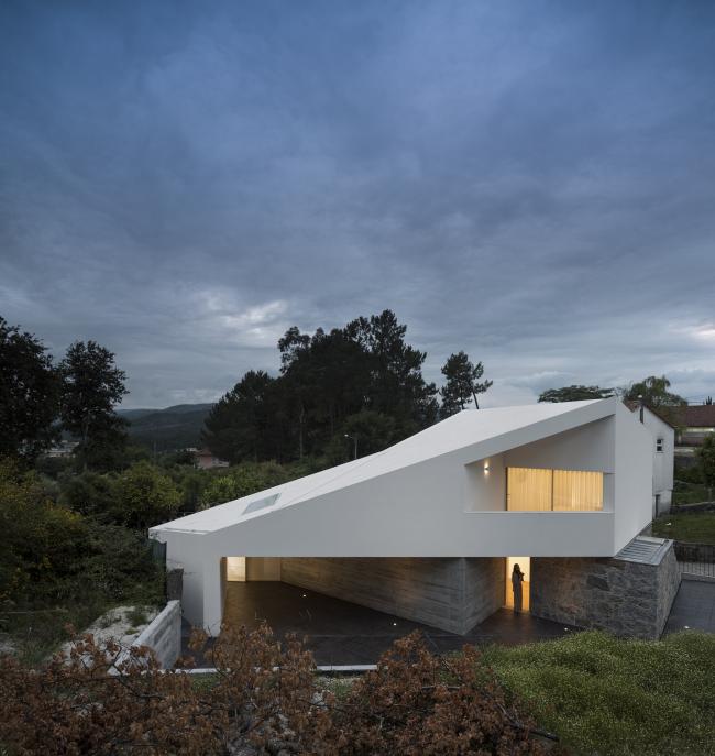 BIM建筑|现代雕塑立体切割的艺术品：葡萄牙三角室第