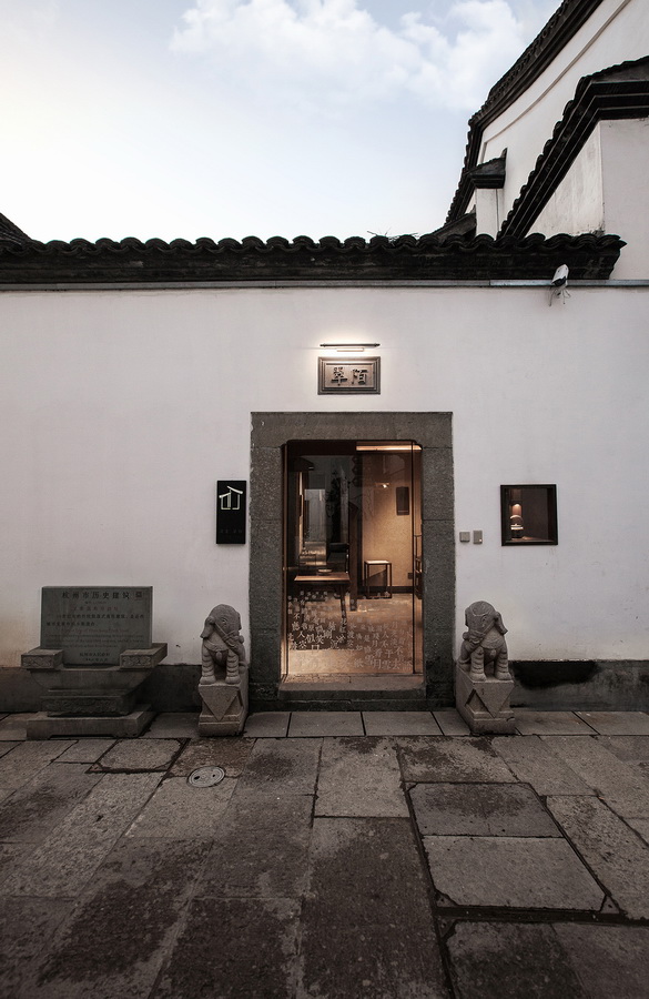 BIM建筑|觀芷·翠陌平易近宿酒店 /卧野空间设计