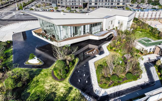 BIM建筑|展翅而飞的鹰：武汉朗廷元著生涯方法体验馆 / 成执建筑